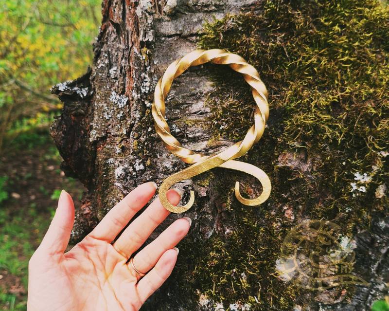 Trollkreuz Gold Gedreht - Handarbeit Geschmiedet Schmiedeeisen Ork Wicca Schamanen Mittelalter Larp Viking Norse Princess Hexe Pagan Boho von Lumpulus