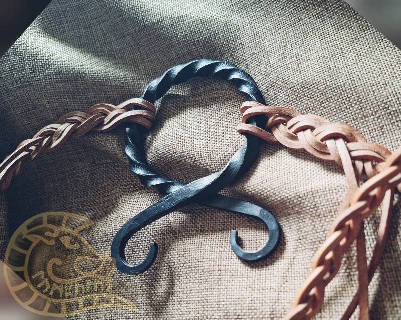 Trollkreuz Schwarz Gedreht - Handarbeit Geschmiedet Schmiedeeisen Wicca Schamanen Mittelalter Larp Viking Norse Princess Hexe Pagan Boho von Lumpulus