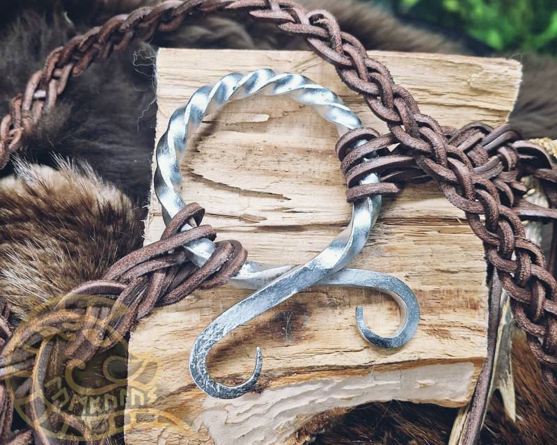 Trollkreuz Silber Gedreht - Handarbeit Geschmiedet Schmiedeeisen Ork Wicca Schamanen Mittelalter Larp Viking Norse Princess Hexe Pagan Boho von Lumpulus