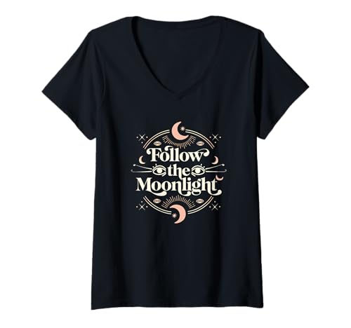 Damen Follow The Moonlight – Boho Cosmic Harmony T-Shirt mit V-Ausschnitt Damen Follow The Moonlight – Boho Cosmic Harmony T-Shirt mit V-Ausschnitt von Luna Soul Collective Boho Spiritual