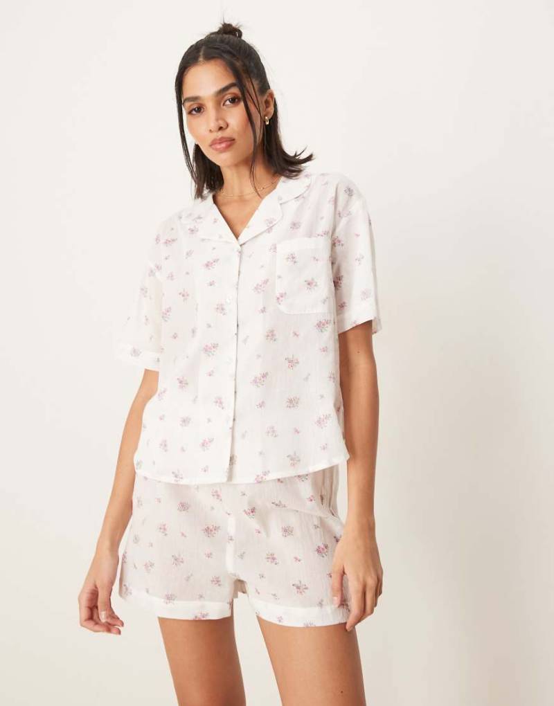 Luna - Pyjama, bestehend aus kurzärmligem Pyjama-Oberteil mit Reverskragen und Shorts, aus grobem gewebter Baumwolle mit Blumenmuster-Bunt von Luna