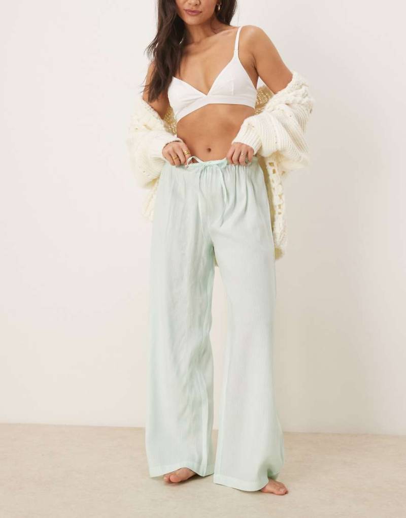 Luna - Pyjama-Hose in gestreiftem Mintgrün mit Oversize-Schnitt von Luna