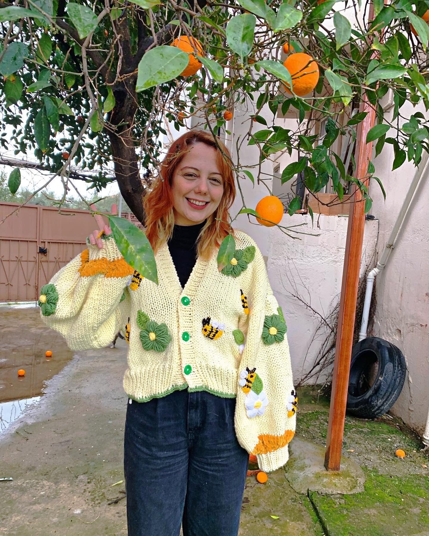 Crop Bee Strickjacke, Big Daisy Pullover, C Hunky Flowers Jacke, Knit Bloom Weihnachtsgeschenk Crop Bee Strickjacke, Big Daisy Pullover, C Hunky Flowers Jacke, Knit Bloom Weihnachtsgeschenk von LunaAryaKnt