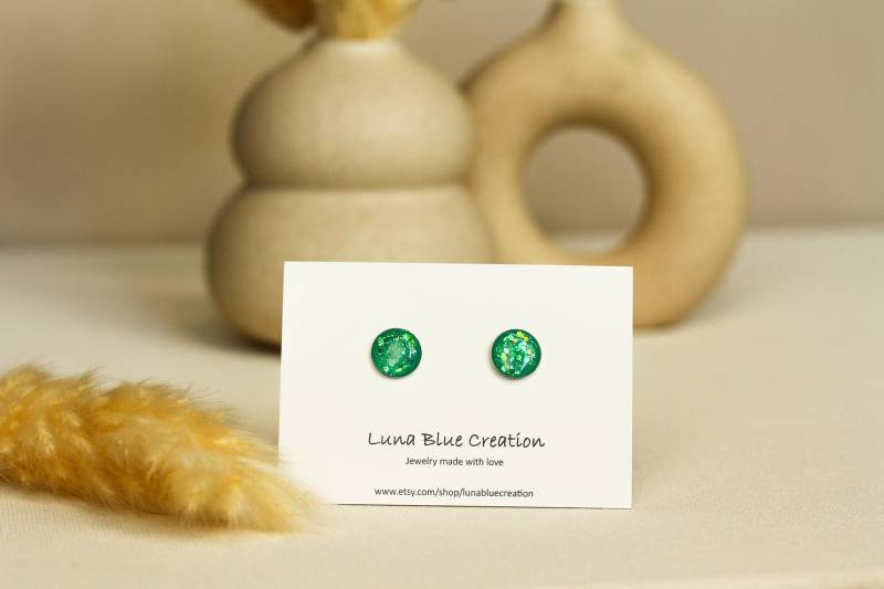 Grün Beauty Glitter Titan Ohrstecker | Hypoallergen, Modernes Design, Handgefertigt, Geschenk Für Sie von LunaBlueCreation