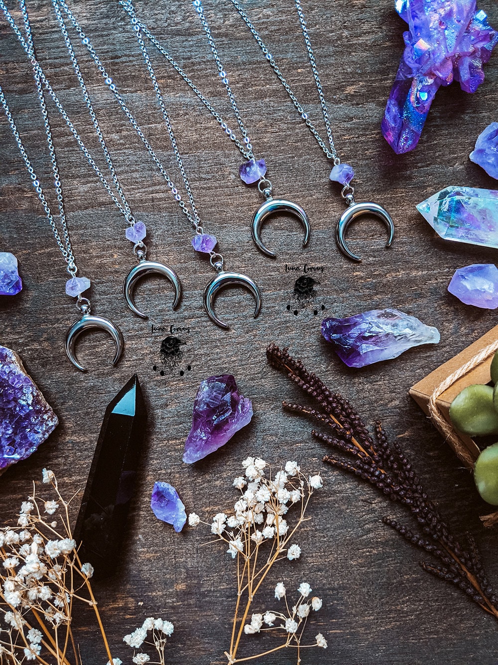 Lunathyst - Amethyst-Mond-Anhänger ~ Mond-Charme. Amethyst. Hexenkette. Kristalle. Hexenhaft. Gothic. Geschenk Für Sie. Boho. Wicca. Mondkind Lunathyst - Amethyst-Mond-Anhänger ~ Mond-Charme. Amethyst. Hexenkette. Kristalle. Hexenhaft. Gothic. Geschenk Für Sie. Boho. Wicca. Mondkind von LunaCorvusArt