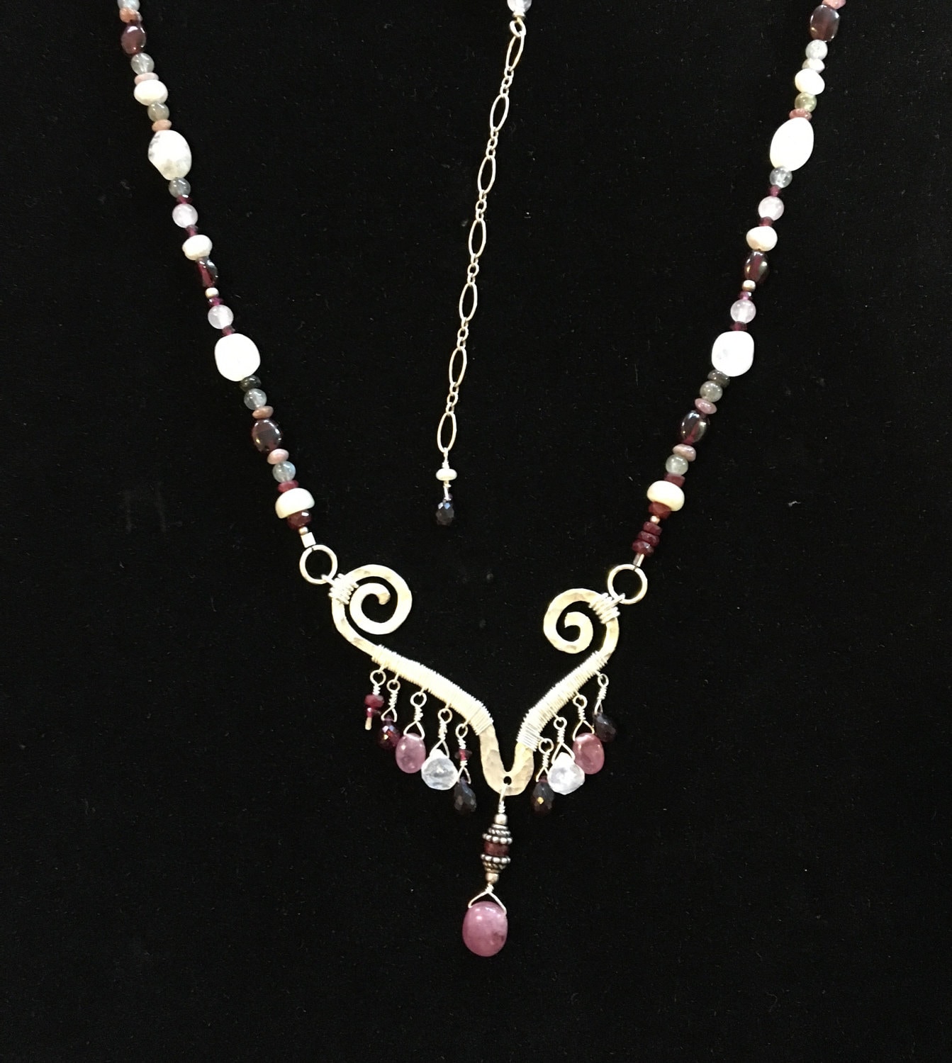 Atemberaubende Multi Edelstein Vintage Style Halskette Wunderschöne Mischung Aus Edelsteinen Massiv Sterling Silber Atemberaubende Multi Edelstein Vintage Style Halskette Wunderschöne Mischung Aus Edelsteinen Massiv Sterling Silber von LunaDancing