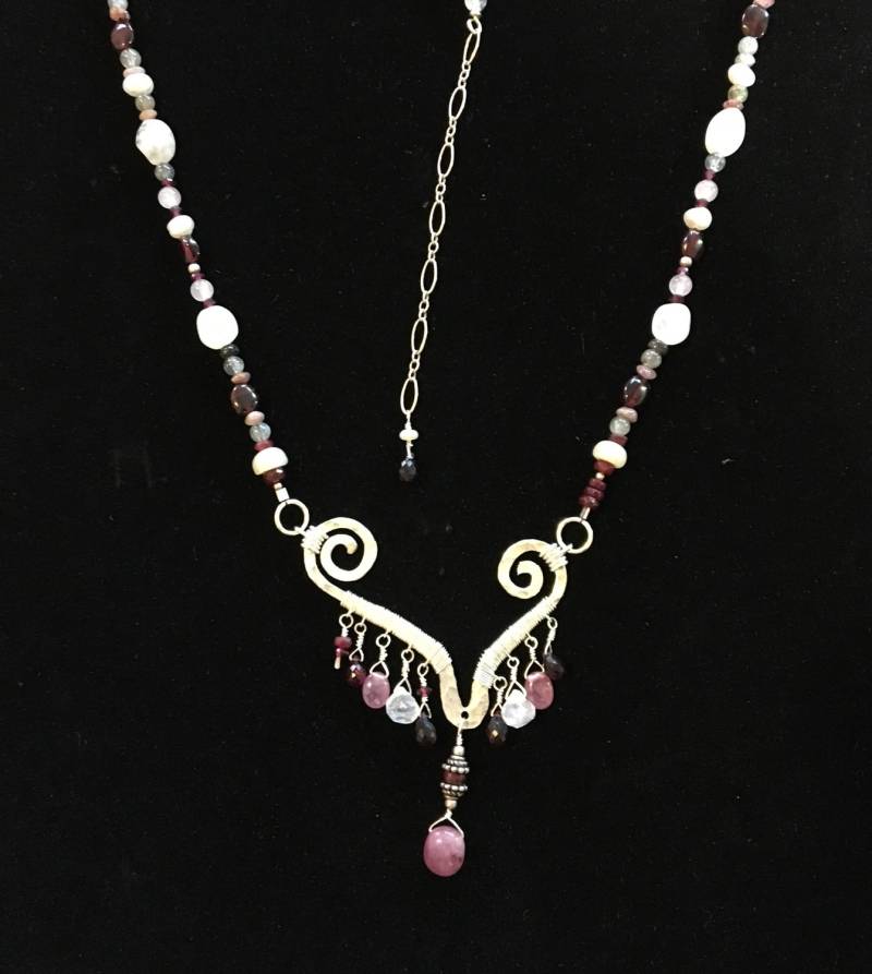 Atemberaubende Multi Edelstein Vintage Style Halskette Wunderschöne Mischung Aus Edelsteinen Massiv Sterling Silber Atemberaubende Multi Edelstein Vintage Style Halskette Wunderschöne Mischung Aus Edelsteinen Massiv Sterling Silber von LunaDancing