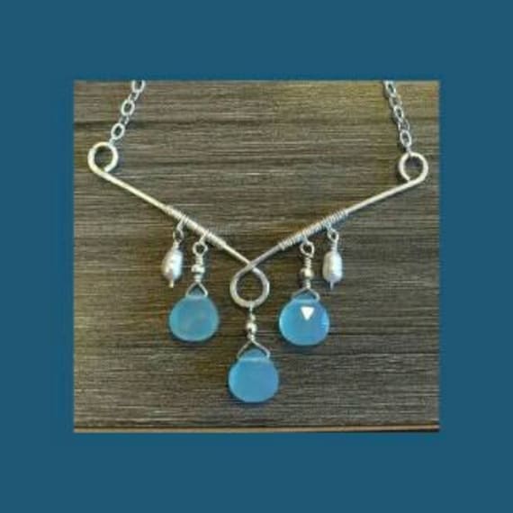 Blaue Chalcedon Und Süßwasserperle Halskette Auf Sterling Silber, Hand Gefertigt Blaue Chalcedon Und Süßwasserperle Halskette Auf Sterling Silber, Hand Gefertigt von LunaDancing