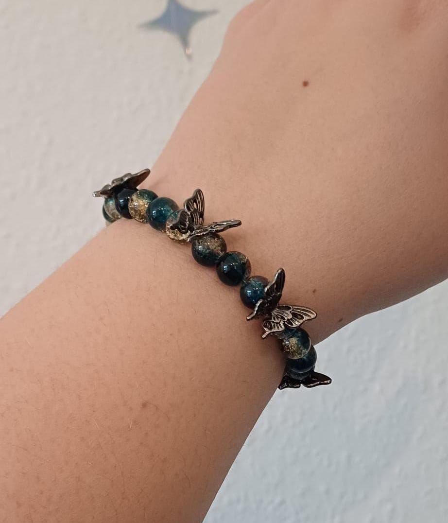 Handgemachtes Bettelarmband Mit Schmetterlingscharms, Wimsical, Witchy Handgemachtes Bettelarmband Mit Schmetterlingscharms, Wimsical, Witchy von LunaJuwels