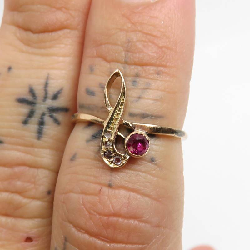 Antiker 18K Gelbgold Rubin Rosenschliff Diamant Violinschlüssel Musik Note Ring von LunaLagoonTreasures
