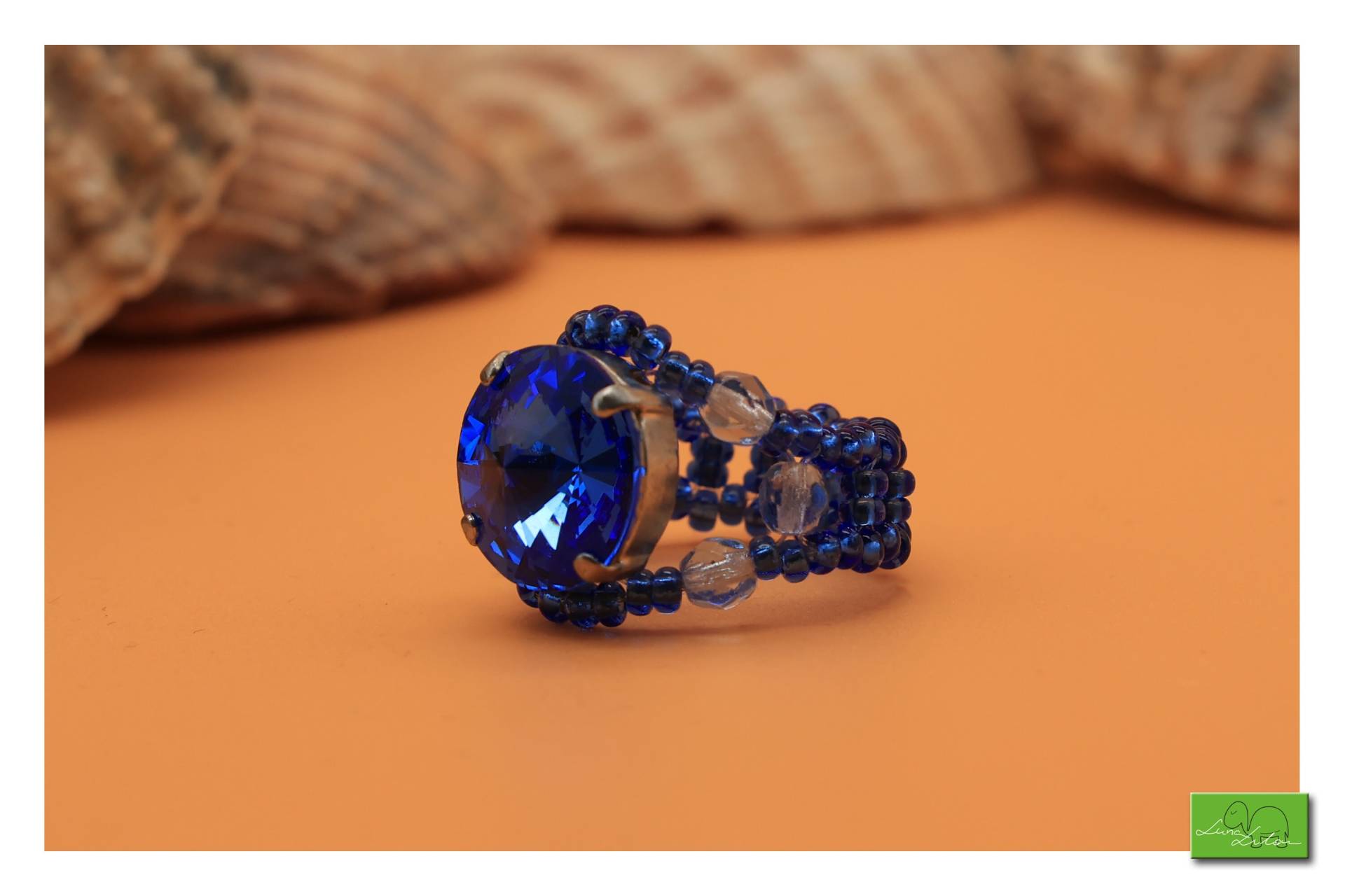 Blauer Perlenring Mit Großem Swarovskistein - Größe 50mm Handgemachtes Unikat von LunaLilouDesign