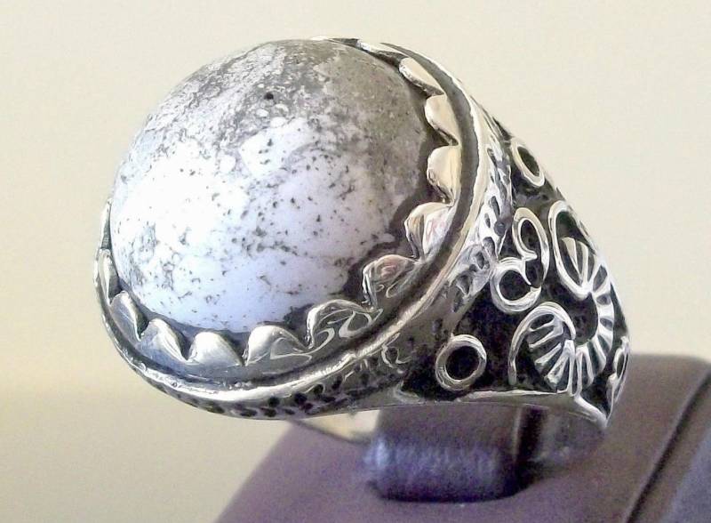 925 Sterling Silber Herrenring Mit Absolut Handgemachtem Echtem Fossil Stein 925 Sterling Silber Herrenring Mit Absolut Handgemachtem Echtem Fossil Stein von LunaSilverJewels