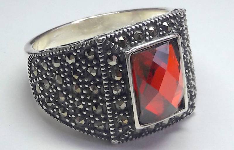 925 Sterling Silber Herrenring Mit Absolut Handgemachtem Echten Rubin 925 Sterling Silber Herrenring Mit Absolut Handgemachtem Echten Rubin von LunaSilverJewels