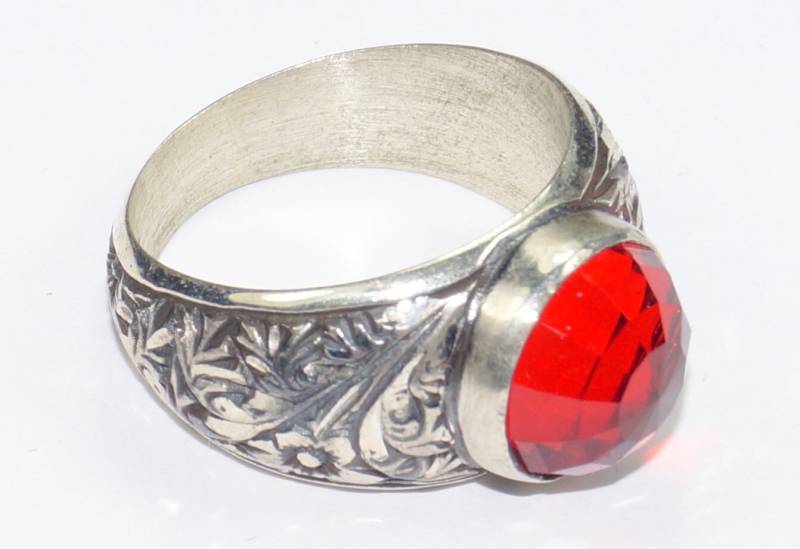 925 Sterling Silber Herrenring Mit Filigran Handgefertigtem Echten Rubin 925 Sterling Silber Herrenring Mit Filigran Handgefertigtem Echten Rubin von LunaSilverJewels