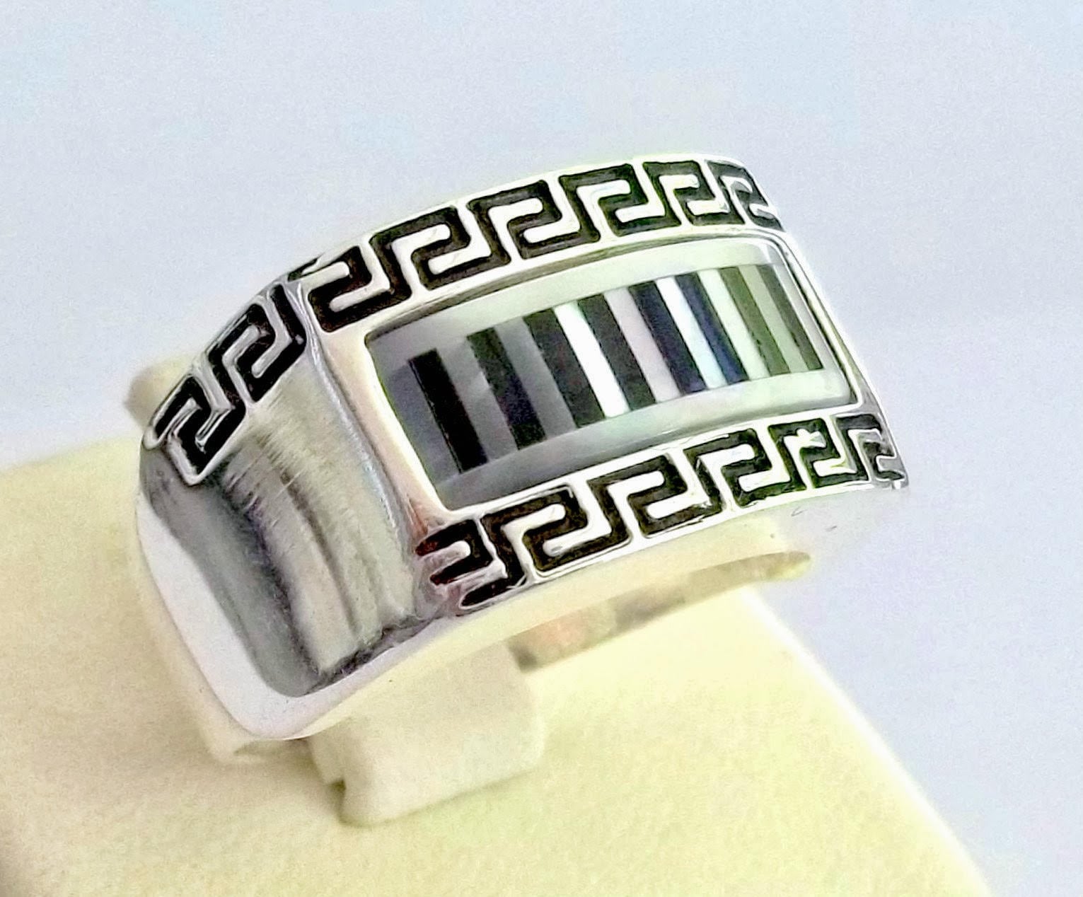 925 Sterlingsilber-Herrenring Mit Total Handgemachtem Echtem Kostbarem Perlmutt 925 Sterlingsilber-Herrenring Mit Total Handgemachtem Echtem Kostbarem Perlmutt von LunaSilverJewels