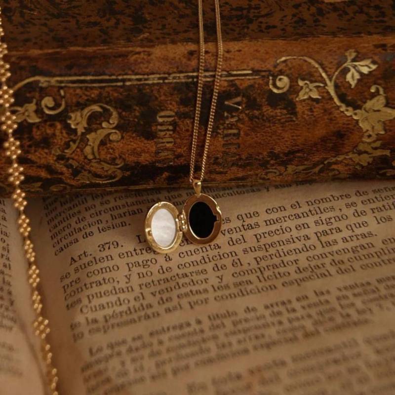 Kette Wende-Medaillon Achat/Perlmutt Kette Wende-Medaillon Achat/Perlmutt von LunaetNoctua