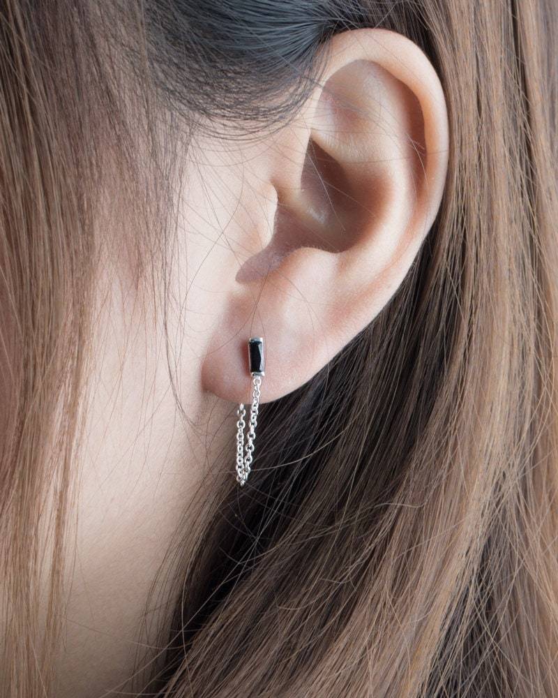 Schwarze Cz Ketten Ohrstecker - Vorderseite Rückseite Design von Lunaijewelry