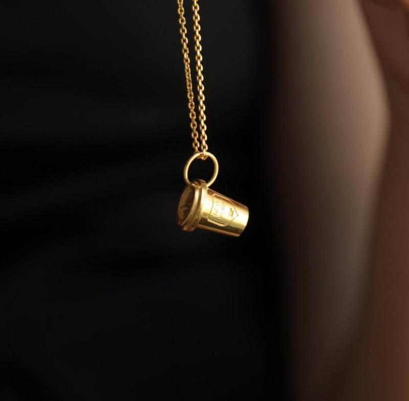 New York Kaffee Charm Halskette, Minimalist Sterling Silber Freundschaft Schmuck New York Kaffee Charm Halskette, Minimalist Sterling Silber Freundschaft Schmuck von Lunakjewelry