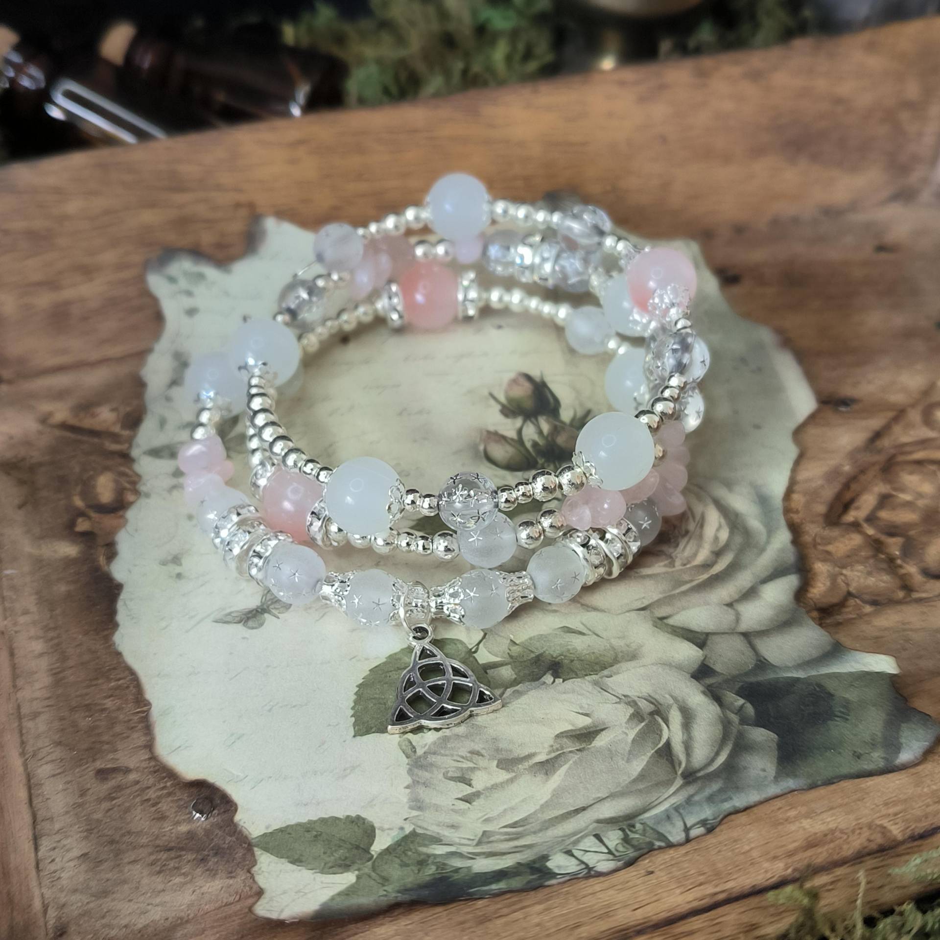 Armband Mit Rosenquarz Elegant Bloom in Silber Und Anhänger Armband Mit Rosenquarz Elegant Bloom in Silber Und Anhänger von LunarLuminis