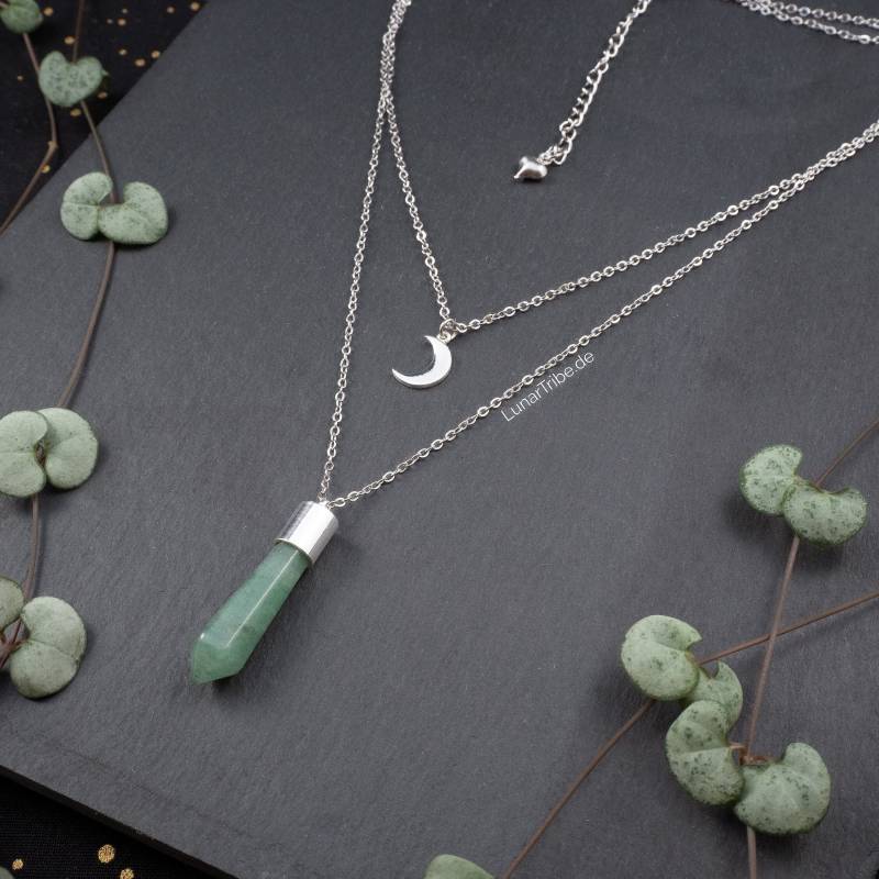 Zweireihige Aventurin Halskette Aus Edelstahl Mit Kleinem Mondanhänger Lange Größenverstellbar Rhodiniertem Halbmond von LunarTribeJewelry