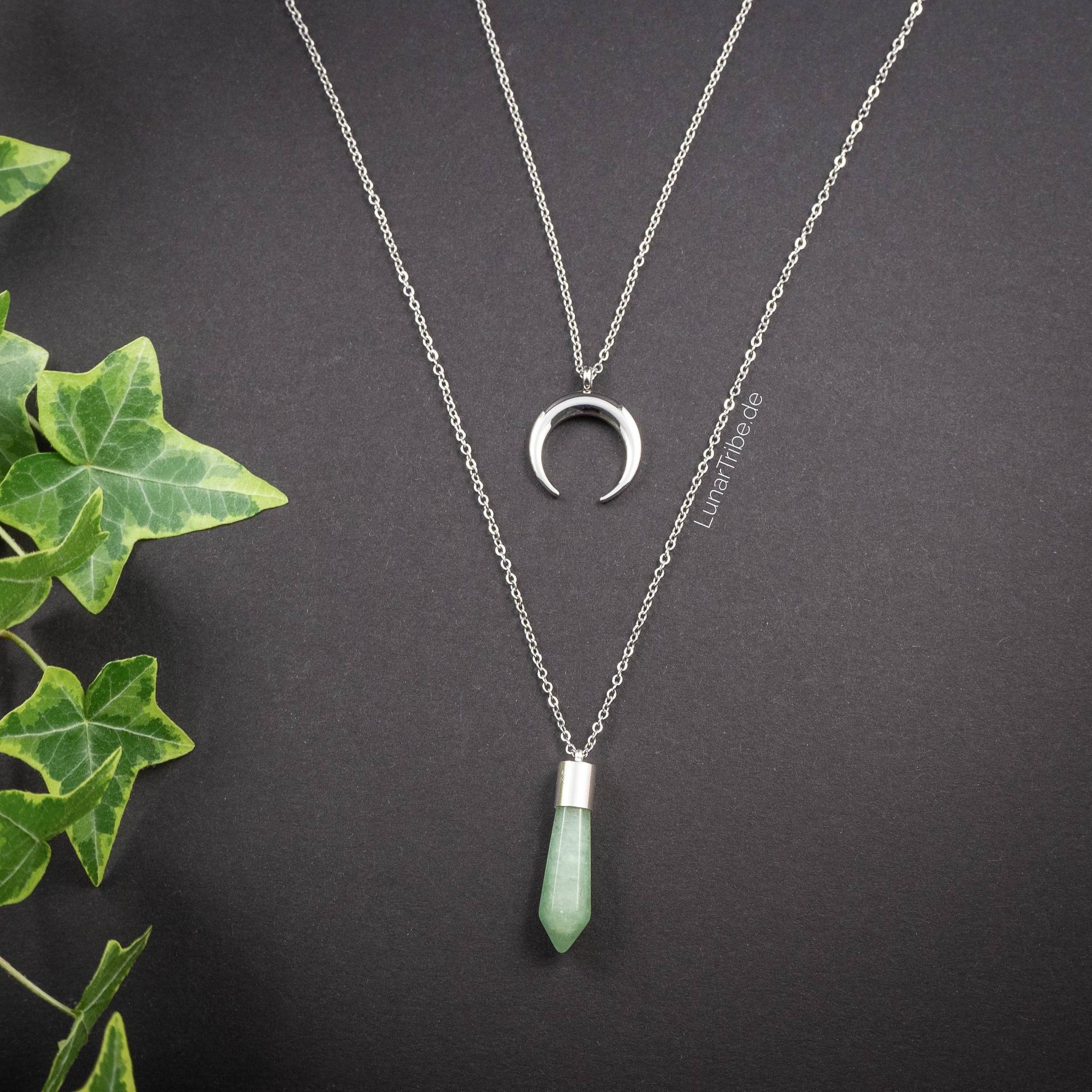 Lange, Doppelte Halskette Aus Edelstahl Mit Halbmondanhänger Und Natürlichem Aventurin Größenverstellbare Layering-Halskette in Silber Lange, Doppelte Halskette Aus Edelstahl Mit Halbmondanhänger Und Natürlichem Aventurin Größenverstellbare Layering-Halskette in Silber von LunarTribeJewelry
