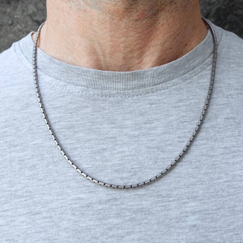 Titan Halskette, Long Box Kette 2, 5 Mm, 100% Reines Titan, Für Empfindliche Haut, Hypoallergene Schlichte Und Zeitlose Halskette von LunaraAtelierCo