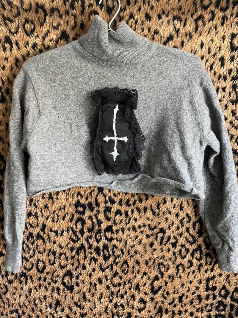 Reversed Cross Sweater von Lunarcorecoffin