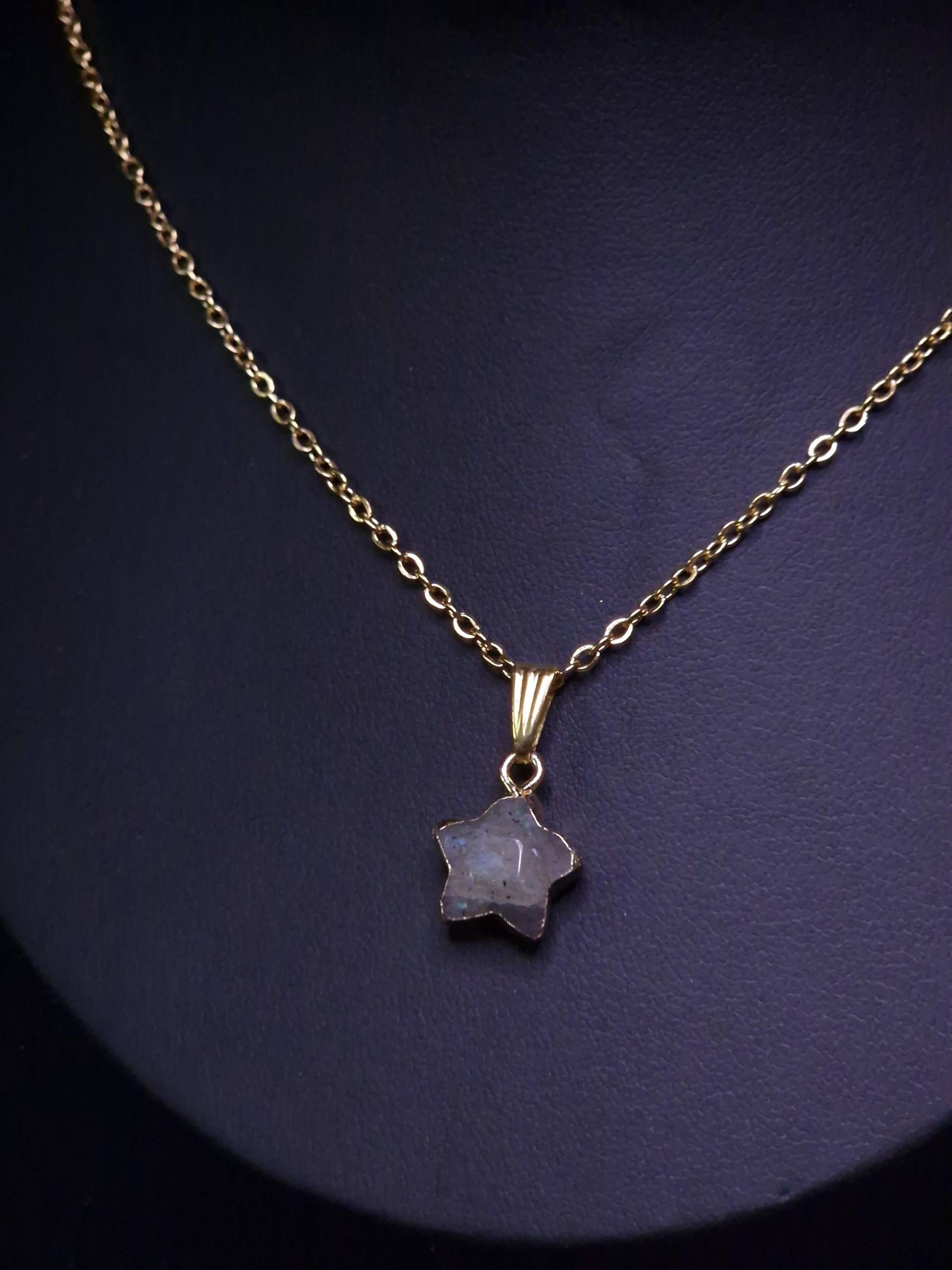 Labradorit Kette Goldener Stern Labradorit Kette Goldener Stern von LunariaNoctis