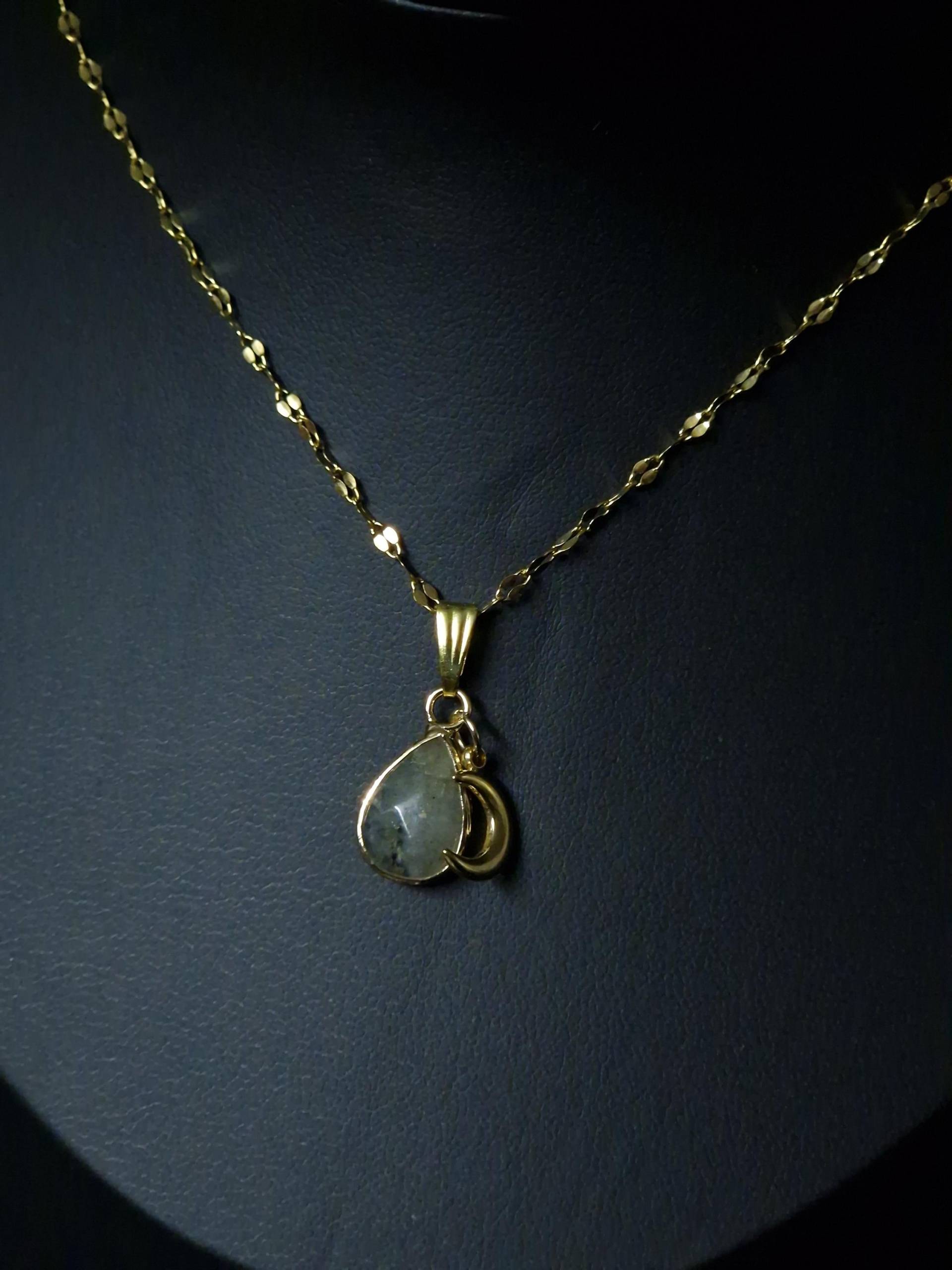 Labradorit Tropfen Ketten Mit Halbmond Anhänger I 14K Goldfassung Labradorit Tropfen Ketten Mit Halbmond Anhänger I 14K Goldfassung von LunariaNoctis