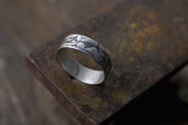 Einzigartiger Herrenring Ungewöhnliche Verlobungsringe - Zweifarbiger Ehering Herrenring Männerring Valentinstaggeschenk von LunarisJewels