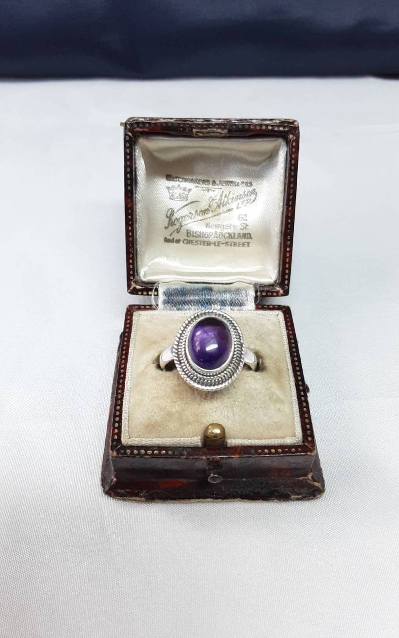 Superb Vintage Sterling Silber Und Natürliche Amethyst Statement Ring von LunasAntiquesShop