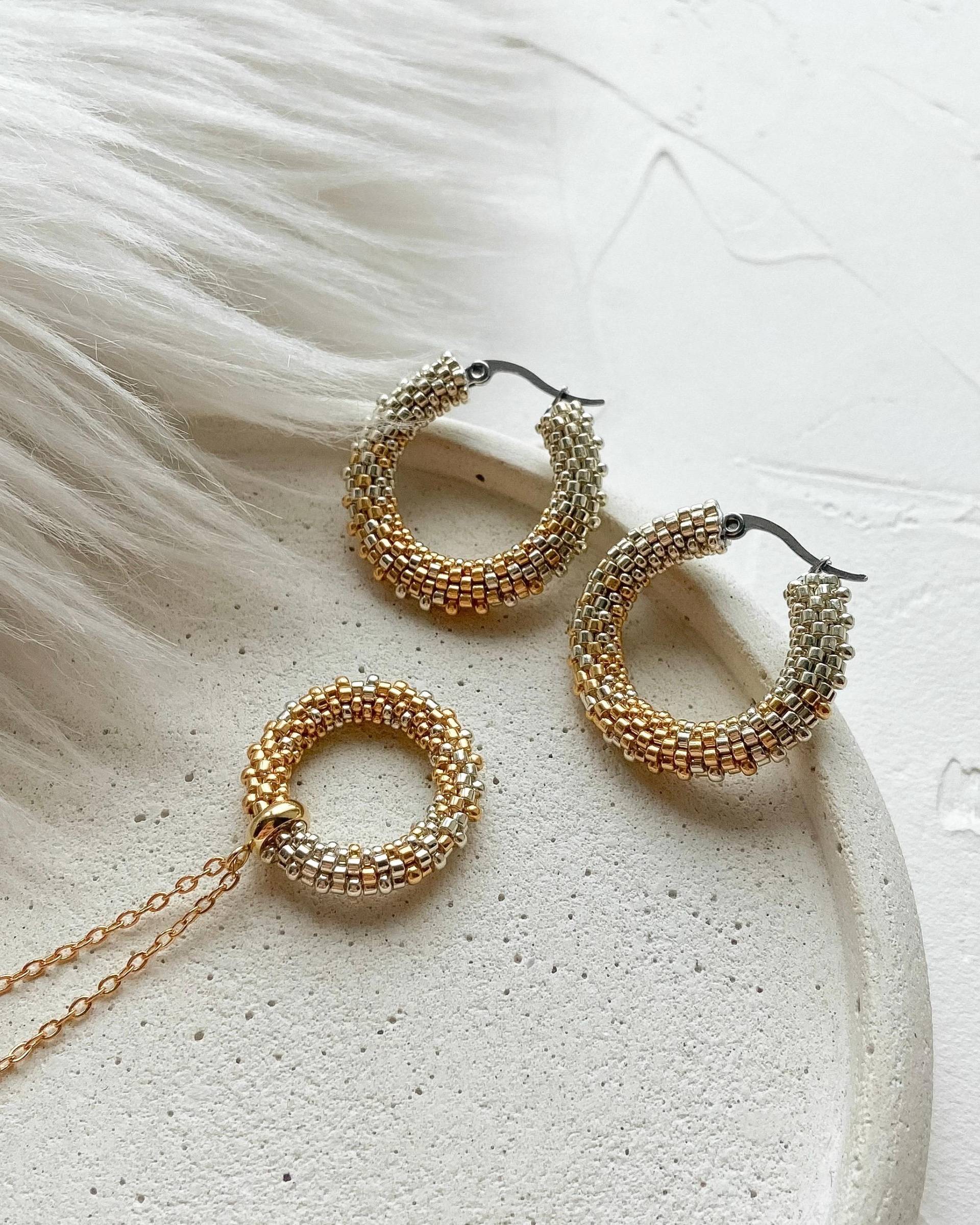 Gold Silber Ombre Samen Perle Creolen Perlen Halskette Anhänger Frauen Boho Schmuck Als Geburtstagsgeschenk Für Ihre Verträumte Sängerin Freundin Gold Silber Ombre Samen Perle Creolen Perlen Halskette Anhänger Frauen Boho Schmuck Als Geburtstagsgeschenk Für Ihre Verträumte Sängerin Freundin von LuneDeNovi