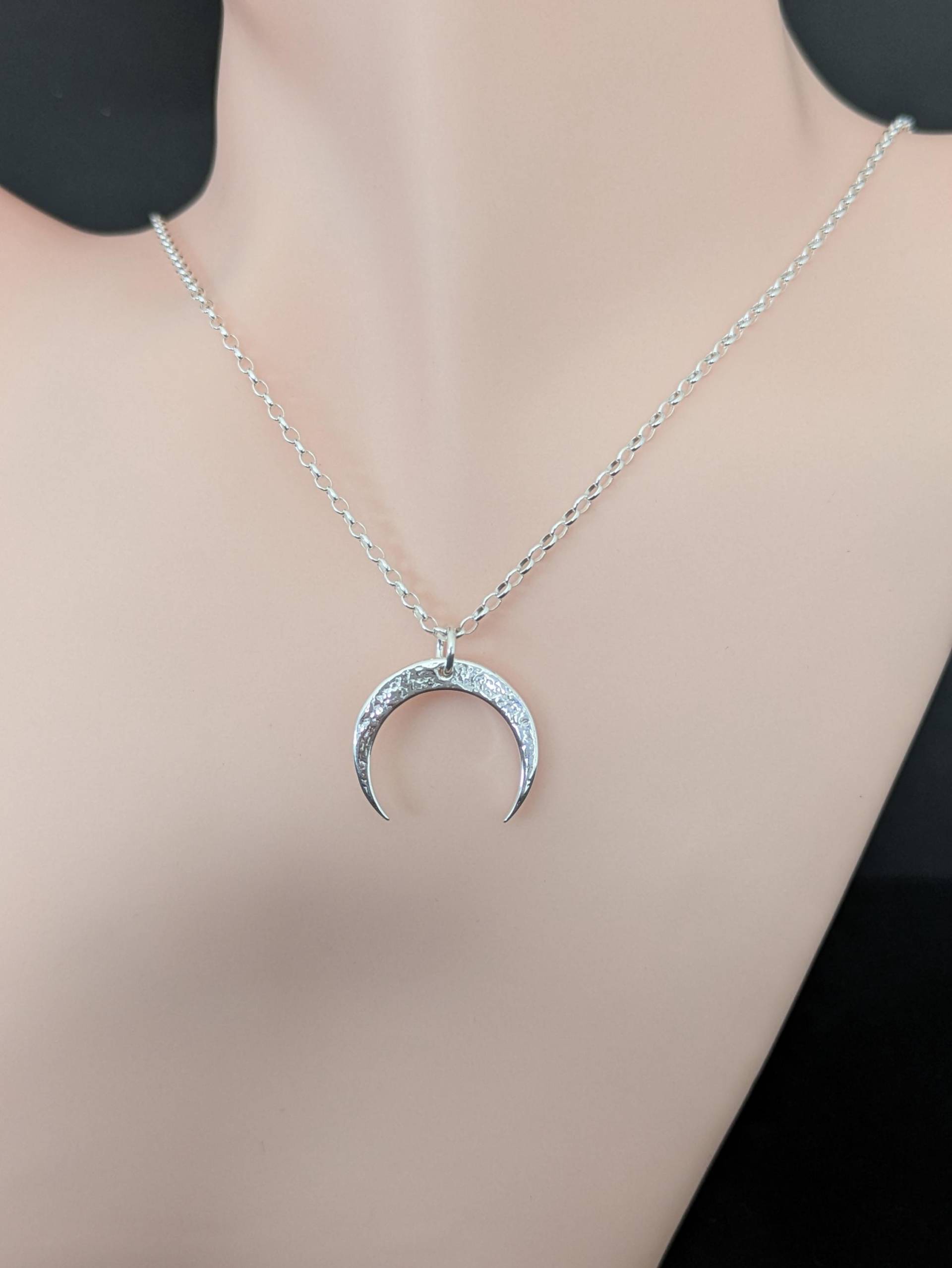 Silberne Kette Mit Mond Silberne Kette Mit Mond von LuneDesignSilver