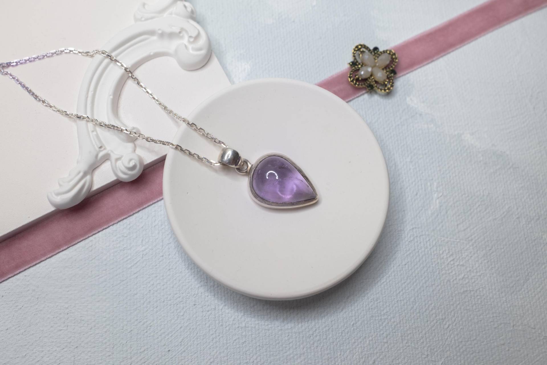Elegante Silberkette Mit Amethyst-Anhänger von Lunemer