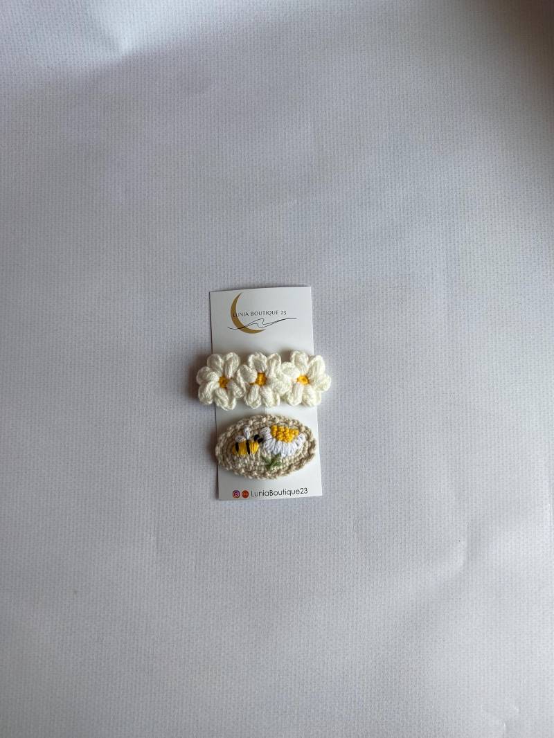 Bee'ne Blümchen Set Beige Kremweiß Gänseblümchen Und Bienchen Gestickt Gehäkelt Handmade Haarspangen Toka Örgü Toka Bee'ne Blümchen Set Beige Kremweiß Gänseblümchen Und Bienchen Gestickt Gehäkelt Handmade Haarspangen Toka Örgü Toka von LuniaBoutique23