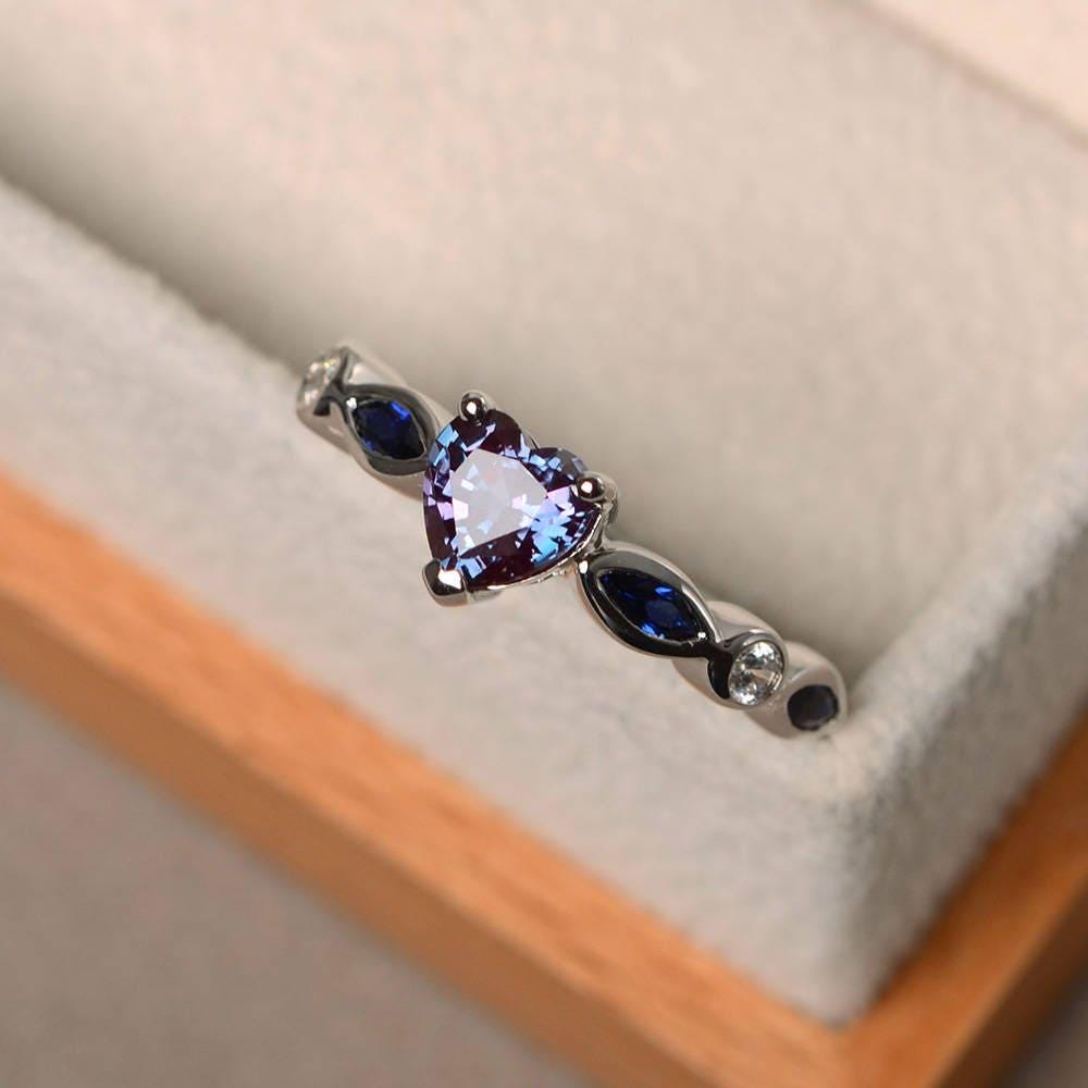 Alexandrit Ehering, Edelstein Im Herzschliff, Juni Geburtsstein, Massiv Silber, Geschenk Zum Jahrestag von LuoJewelry