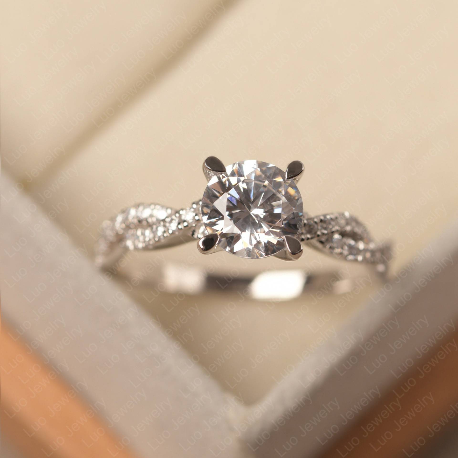 Cz Infinity Verlobungsring, Rundschliff, Sterling Silber, Zirkonia, Twist Ehering Für Frauen von LuoJewelry