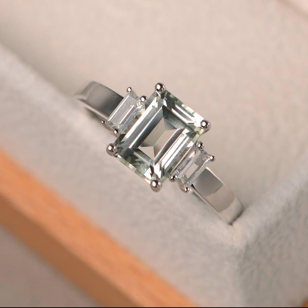 Grüner Amethystring, Natürlicher Grüner Edelstein Im Smaragdschliff, Sterlingsilberring, Drei Steine Ring von LuoJewelry