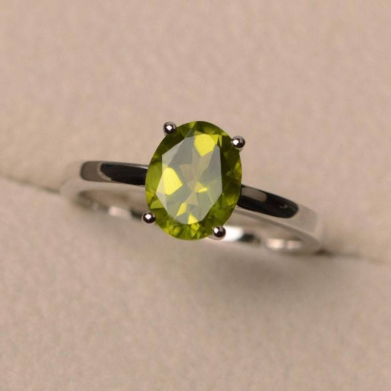 Grüner Peridotring, August Geburtssteinring, Silberring Im Ovalschliff, Vorschlagsring Für Frauen von LuoJewelry