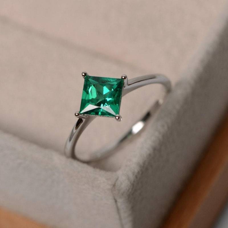 Grüner Smaragd Ring Mai Geburtsstein Edelstein Solitär Versprechen Für Ihren Verlobungsring Grüner Smaragd Ring Mai Geburtsstein Edelstein Solitär Versprechen Für Ihren Verlobungsring von LuoJewelry