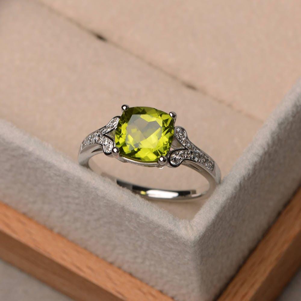 Kissenschliff Natürlicher Grüner Peridot Ring, Versprechen August Geburtsstein Sterling Silber Ring von LuoJewelry