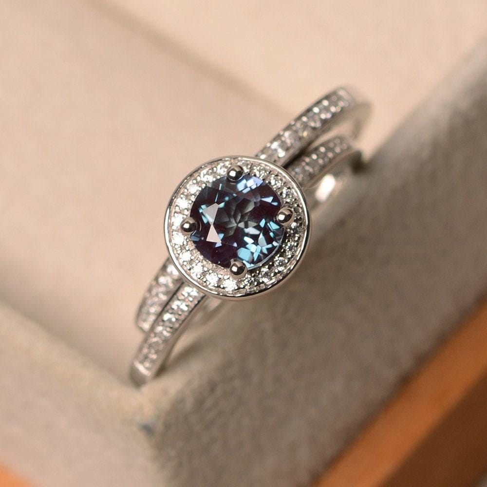 Labradorit Ring, Rundschliff Halo-Ring, Farbwechsel Edelstein, Verlobungsring Mit Band, Versprechensring Für Frauen von LuoJewelry