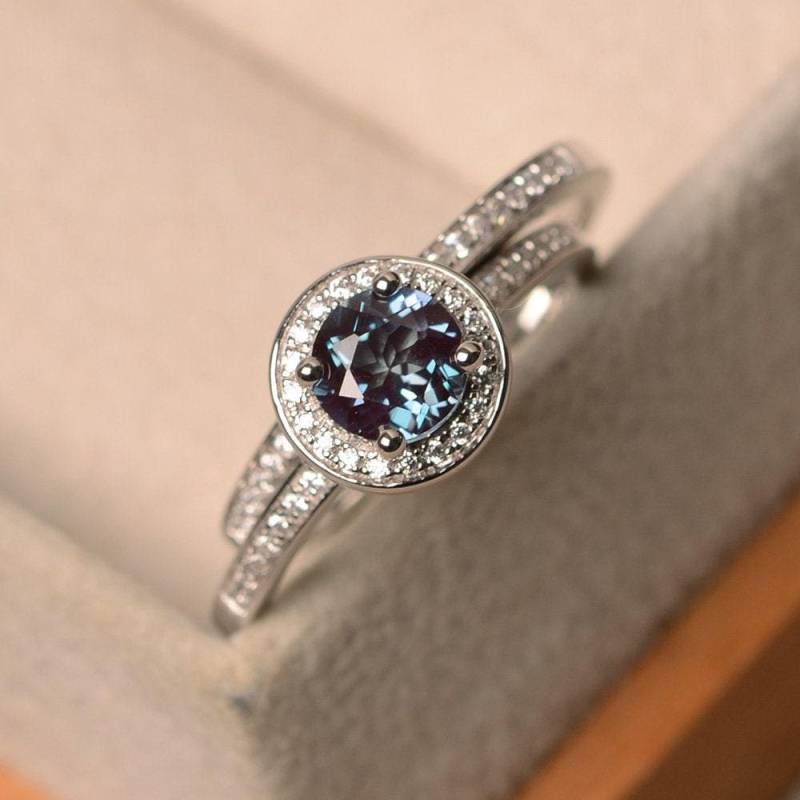 Labradorit Ring, Rundschliff Halo-Ring, Farbwechsel Edelstein, Verlobungsring Mit Band, Versprechensring Für Frauen von LuoJewelry