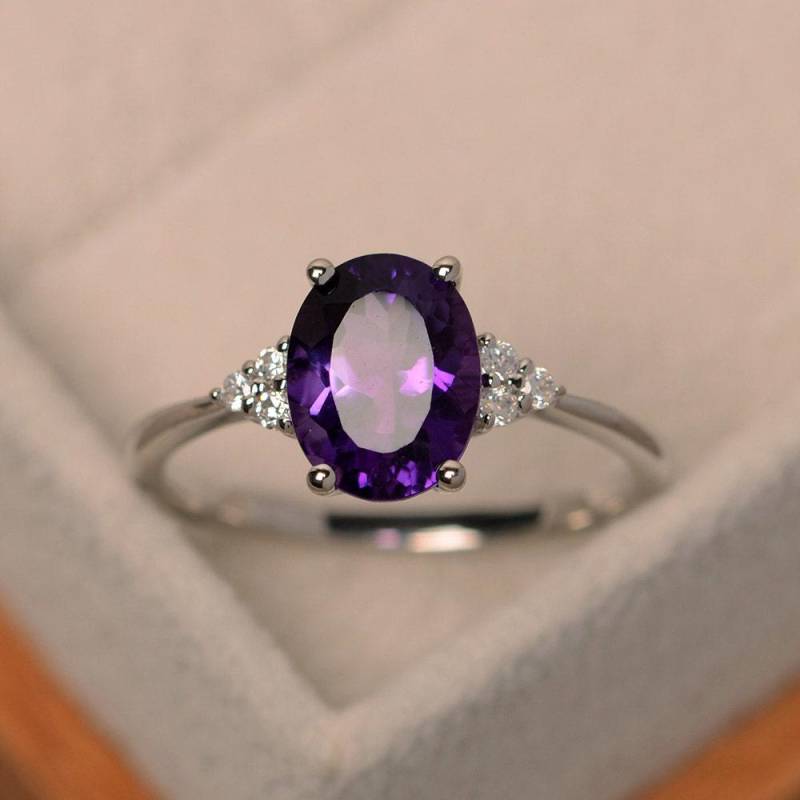 Lila Amethyst Ring, Statement Februar Geburtsstein, Ovalschliff, Lila Kristall Ring von LuoJewelry