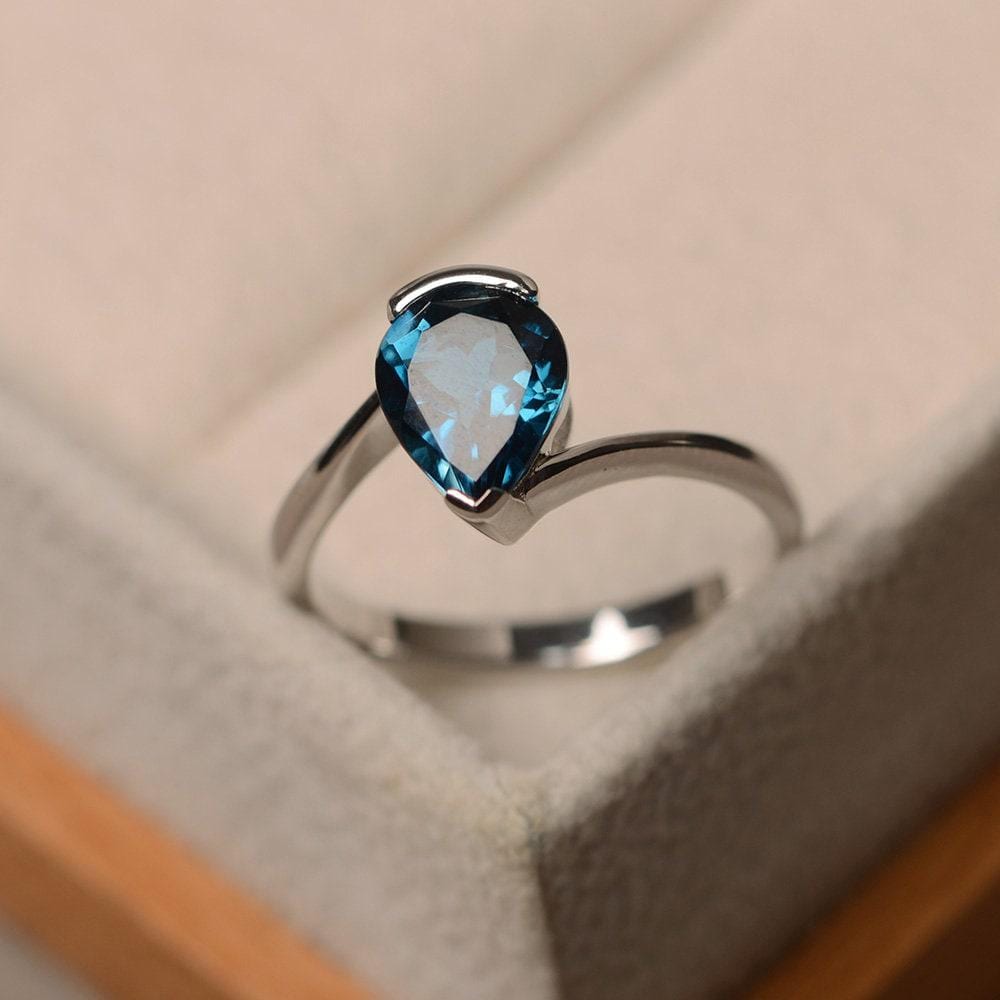 London Blauer Topas Ring, Blauer Edelstein Im Tropfenschliff, Sterling Silber Mit Rhodium Beschichtet, Verlobungsring, Solitärring von LuoJewelry