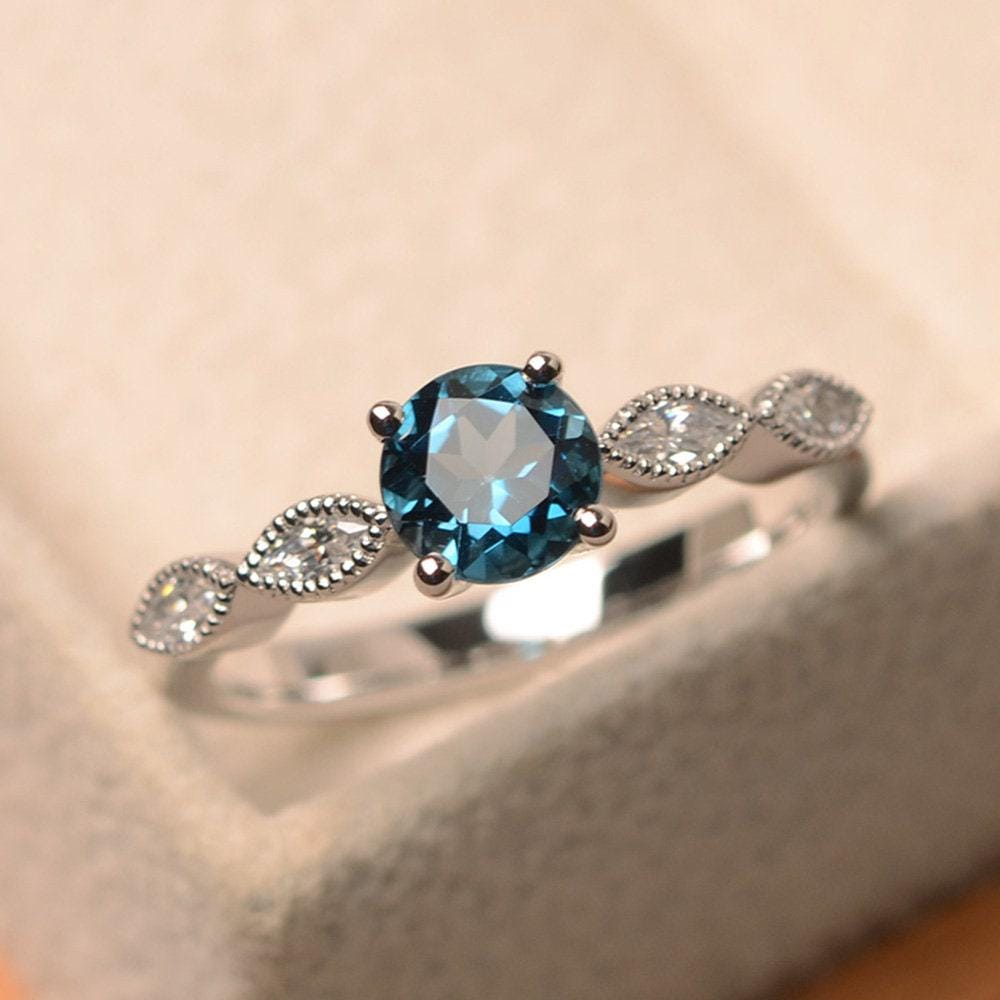 London Blauer Topas Ring, Silberner Verlobungsring, Ringe Für Frauen, Runder Ring Mit Blauem Edelstein von LuoJewelry