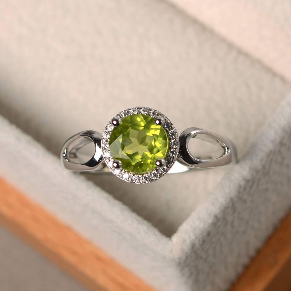 Natürliche Grüne Peridotringe, Peridotversprechensringe, August Geburtsstein, Rund Geschliffene Edelsteine, Silberringe, Jubiläumsgeschenke von LuoJewelry