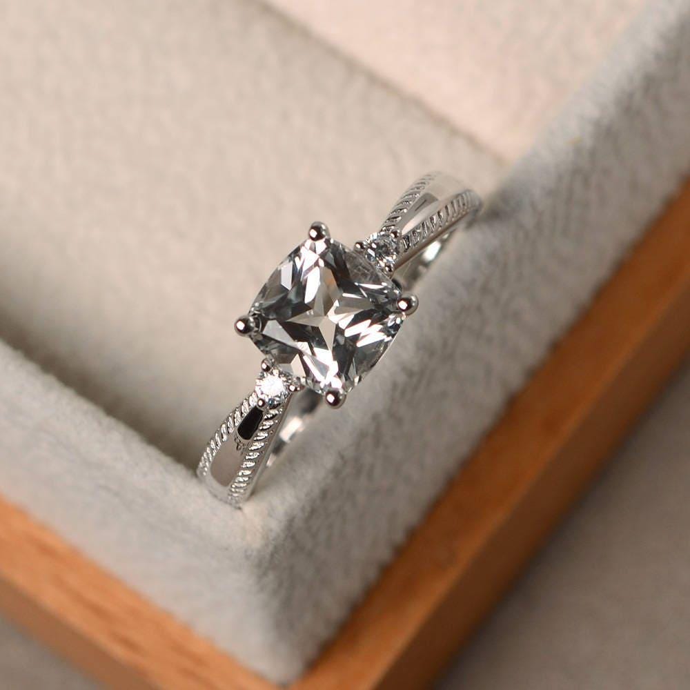 Natürliche Weiße Topasringe, Versprechensringe, Kissenschliffringe, Sterlingsilberringe von LuoJewelry