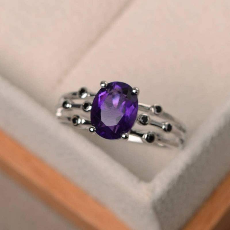 Natürlicher Amethystring, Ehering, Lila Edelstein Im Ovalschliff, Februar Geburtsstein, Sterlingsilberring von LuoJewelry