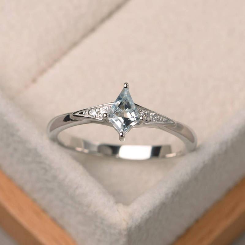 Natürlicher Blauer Aquamarinring, Natürlicher Ehering, März Geburtsstein, Massiver Sterling Silberring, Edelsteinring, Weihnachtsgeschenke von LuoJewelry